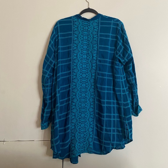 Johnny Was Long Sleeve Teal Blue Rayon Embroidered Stitching Top - Picture 7 of 10